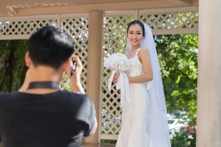 10 Things to Consider When Choosing a Wedding Photographer